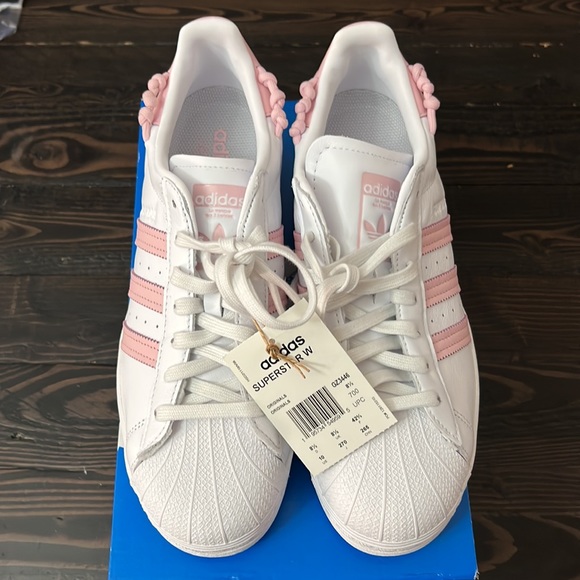 Wome’s Adidas Superstar - White & Pink - Picture 5 of 9